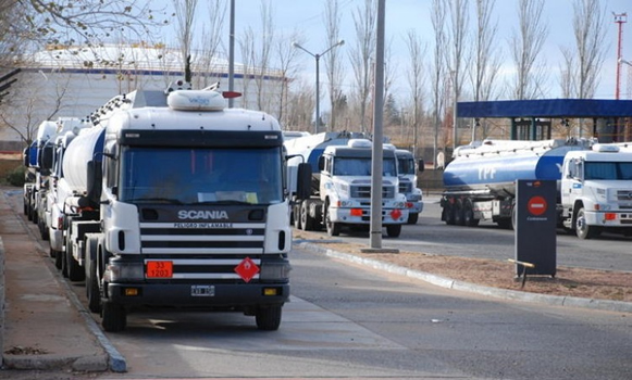 Tras el paro de camioneros se repone el suministro de combustibles