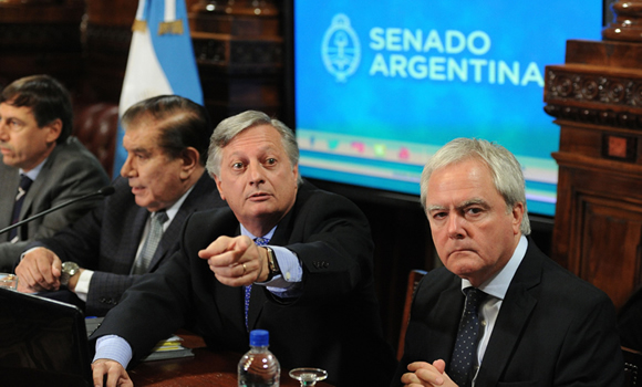 Aranguren descartó nuevos aumentos en combustibles por este año