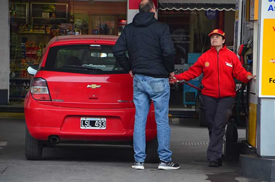 Establecen nuevos topes indemnizatorios para empleados de estaciones de servicio