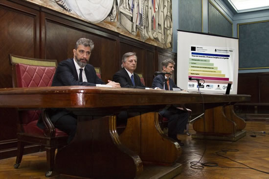 GNC: Operadores de YPF esperan respuestas del Ministerio