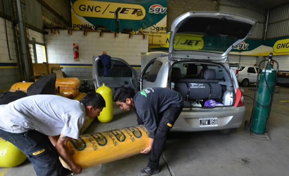 Empresarios advierten suspensiones, despidos y cierres de talleres en la industria del GNC