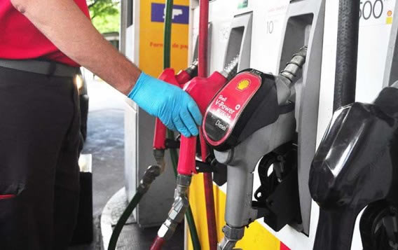 Por efecto de los aumentos, cae el consumo de Nafta Premium por primera vez en dos años