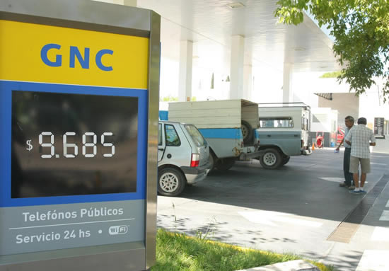 Exigen que se retrotraiga el precio del GNC y que las estaciones devuelvan lo cobrado de más
