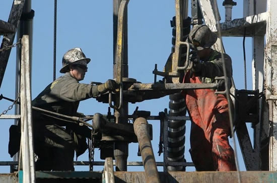 Trabajadores petroleros alertan sobre la quita de subsidios y no descartan medidas de fuerza que afecten el abastecimiento
