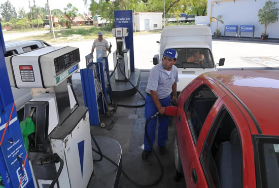 Expendedores reclaman ser tenidos en cuenta en la política de combustibles