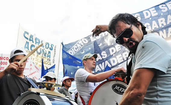 Paritarias: disputa por ingresos entre estaciones, petroleras y empleados