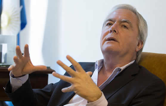 Pinedo recibe a las estaciones de servicio para analizar proyecto de ley de comercialización