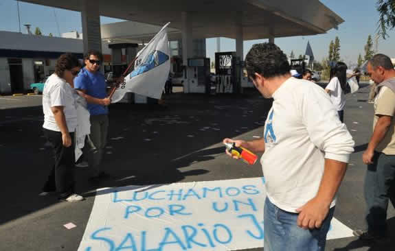 Empleados analizarán el impacto de la inflación para calcular el pedido de aumento salarial