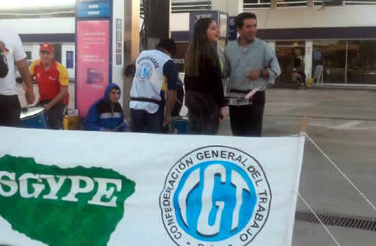 Bloquean una estación para reclamar por la reincorporación de dos empleados