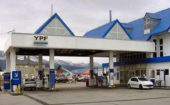 Contrapunto entre las estaciones por los beneficios impositivos a los combustibles