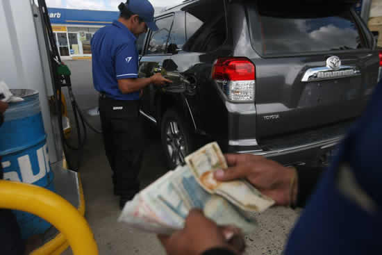 Advierten que “existen presiones para aumentar nuevamente los combustibles”