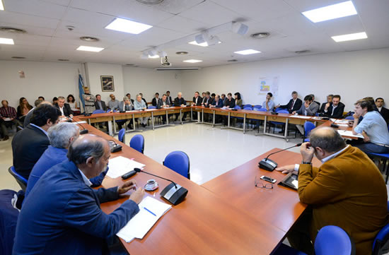 El Congreso convocará a estacioneros y trabajadores a debatir el Proyecto de Combustibles