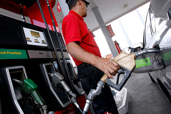 Las ventas de combustibles en las estaciones blancas cayeron 25 por ciento