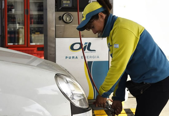 Empleadas de estaciones de servicio pararon en contra de la violencia de género