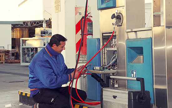 Se viene el verano y recomiendan afinar el mantenimiento de compresores de GNC