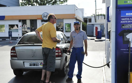 Opinión: Los impuestos que evalúa el Gobierno para las naftas y el GNC