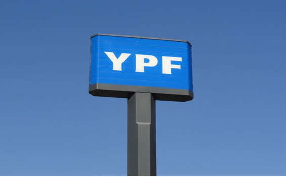 En un año, la utilidad operativa de YPF en el sector de los  combustibles cayó 68 por ciento