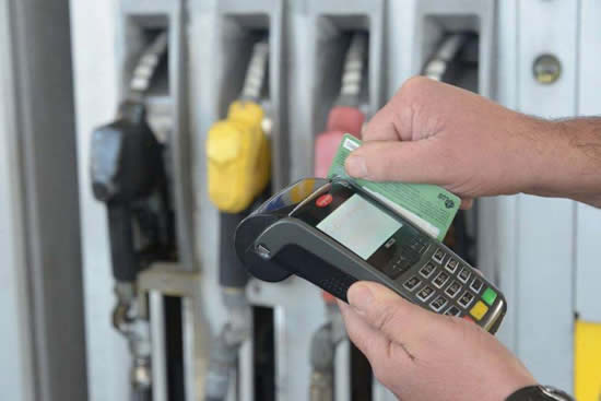 Afirman que cada vez menos estaciones aceptan tarjetas