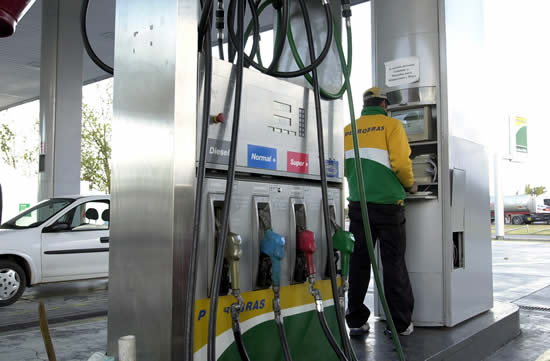 Dictaminan que la explotación comercial de una estación de servicio no coincide con la actividad específica de una petrolera