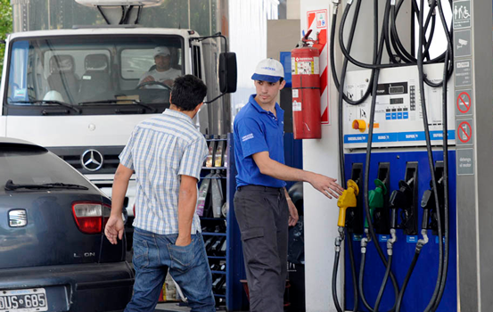 A pesar de la retracción de ventas crece la demanda de empleo para estaciones de servicio