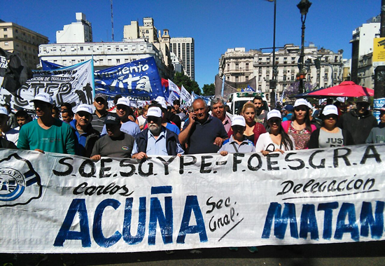 Trabajadores participaron del reclamo de la sanción de la Ley de Emergencia Social