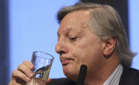 Carrió denunció penalmente a funcionarios que dictan las políticas de combustibles