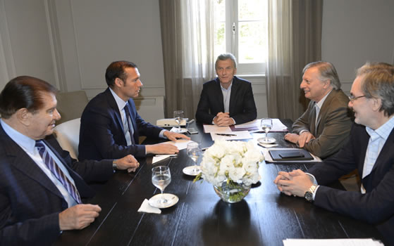 El Gobierno se comprometió a poner un freno a la importación de combustibles