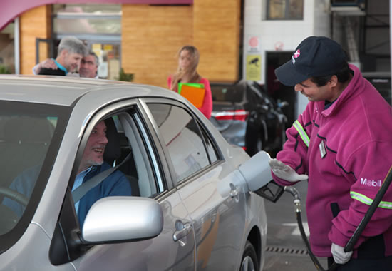 Petroleras vaticinan un escenario desafiante para el mercado de los combustibles