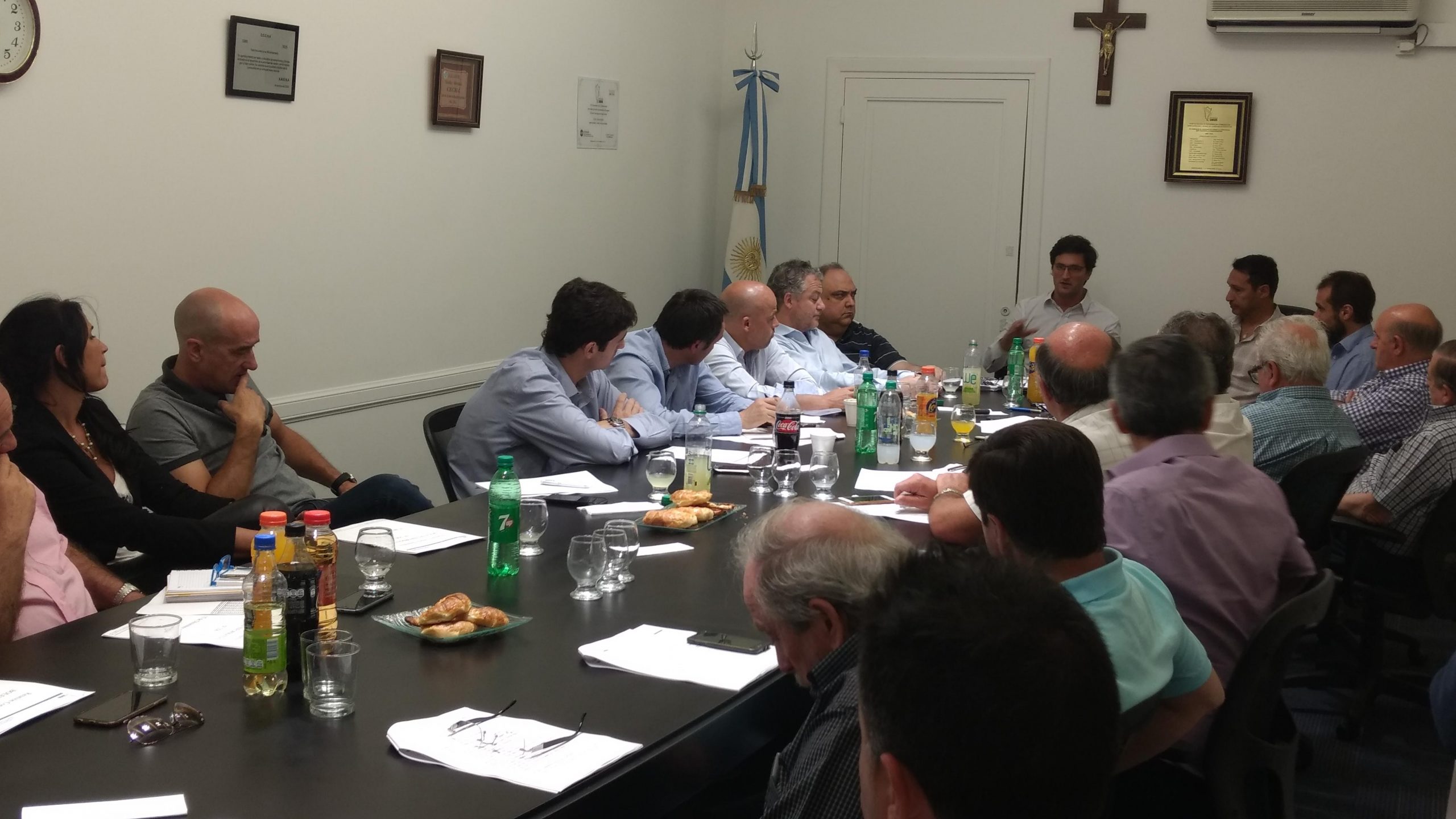 Contaminación: Expendedores se reunieron con el Secretario de Control Ambiental