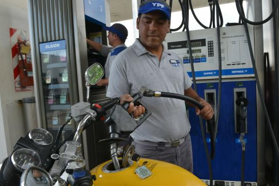 Advierten que es “muy difícil” que se modifique la carga impositiva sobre las naftas
