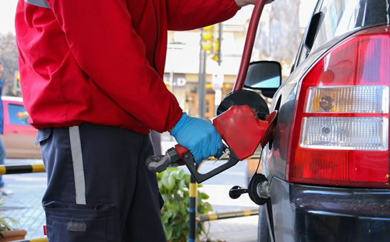 El martes llegaría con aumentos en los precios de los combustibles