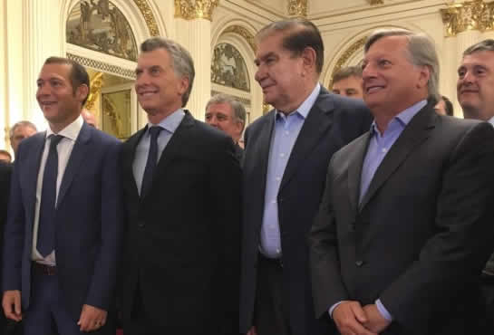 Postergan el aumento de las naftas aunque la suba es inminente