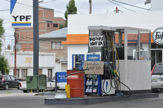 Sin combustibles en Chubut y Santa Cruz por un reclamo de Petroleros