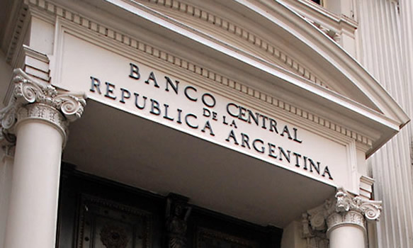 Buscarán frenar en la justicia la suba de las comisiones bancarias por depósitos en efectivo