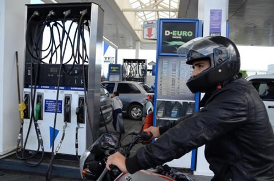 Se publicó el Decreto que obliga a las Estaciones a controlar que las motos lleven casco