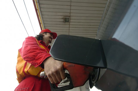 Intentan frenar un paro de Estaciones de Servicio previo al feriado de Semana Santa