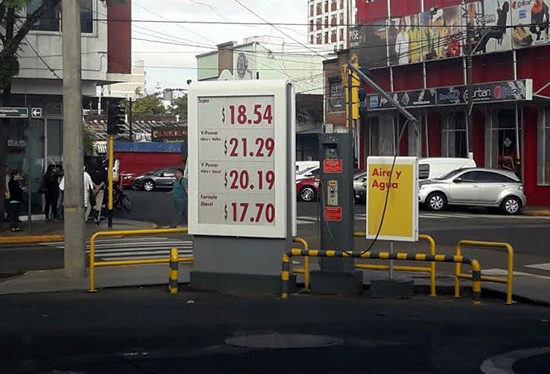 Opinión: “La leve baja en los precios de los combustibles pasó desapercibida”