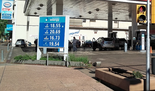 Para los consumidores “resulta interesante pero aún mínima” la incidencia de la baja de los combustibles