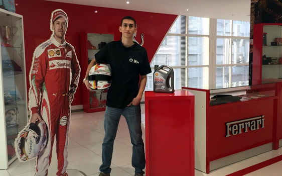 Shell Helix premió al mejor tiempo de manejo del simulador de F1 en el Salón del Automóvil