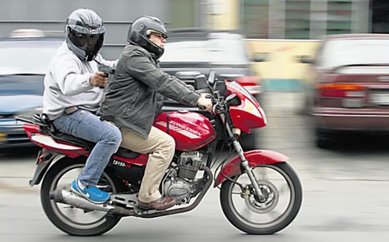 Hasta los impulsores de la ley anti motochorros admiten que las Estaciones no podrán cumplirla