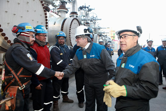 Millonaria inversión de YPF para producir más combustibles