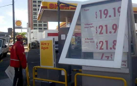 Pese a la presión del dólar, los precios de los combustibles se mantendrán sin cambios