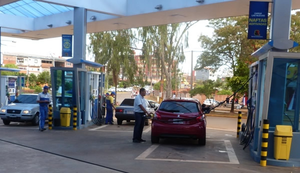 Estacioneros de Paraguay proponen un homenaje a Macri por el exponencial crecimiento de las ventas de combustibles