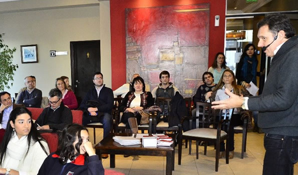 Expendedores trabajan en la reconversión de la actividad