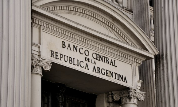 Aseguran que el Banco Central no puede obligar a las Estaciones a aceptar tarjetas