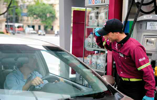 Combustibles post sufragio: menos importaciones y demanda dependiente de la situación económica