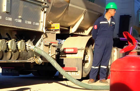 De las más de 10.000 instalaciones autorizadas para almacenar combustibles, menos de la mitad son Estaciones