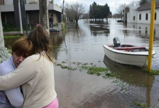 Expendedoras afectadas por las inundaciones reclamarán asistencia económica