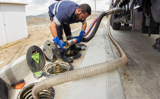 Tildan de “Lechera” la venta irregular de combustible importado