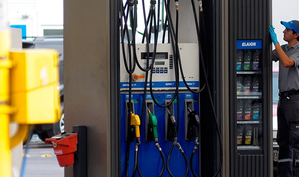 La venta de combustibles al público marcó en agosto el pico más alto del año